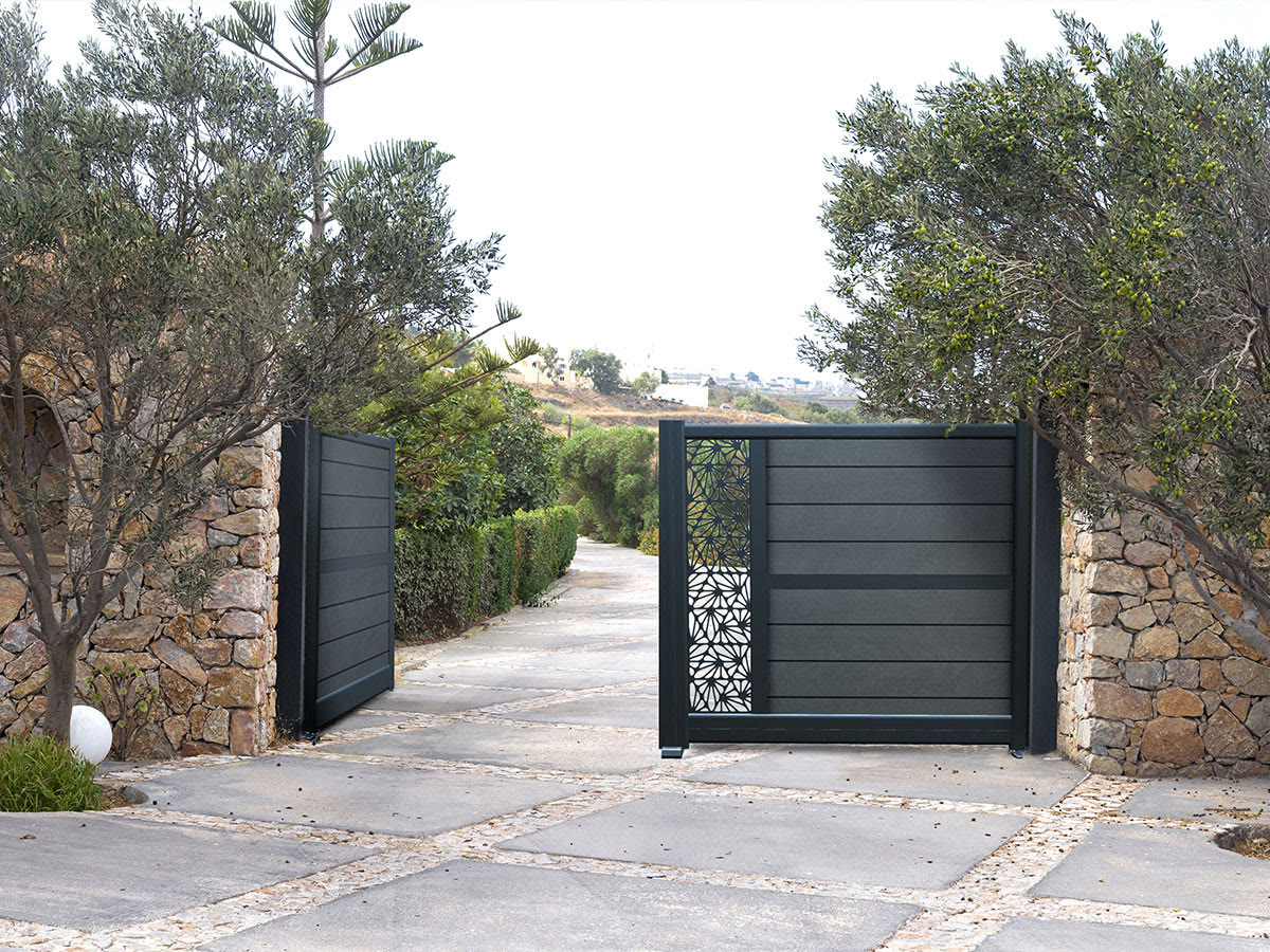 Portail coulissant en composite et aluminium
